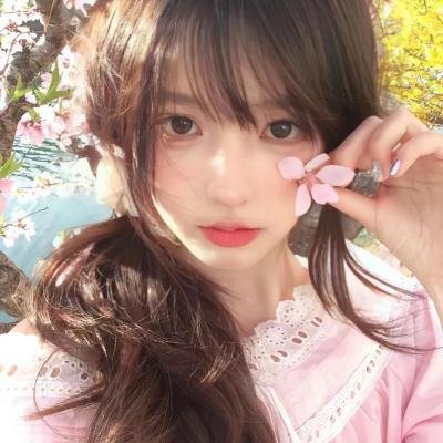 年轻女孩爱过来